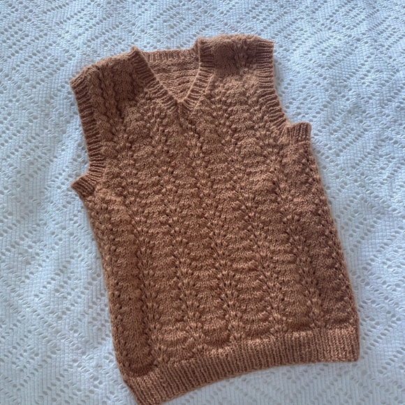 Bundle of knit sweater vests - Picture 8 of 8
